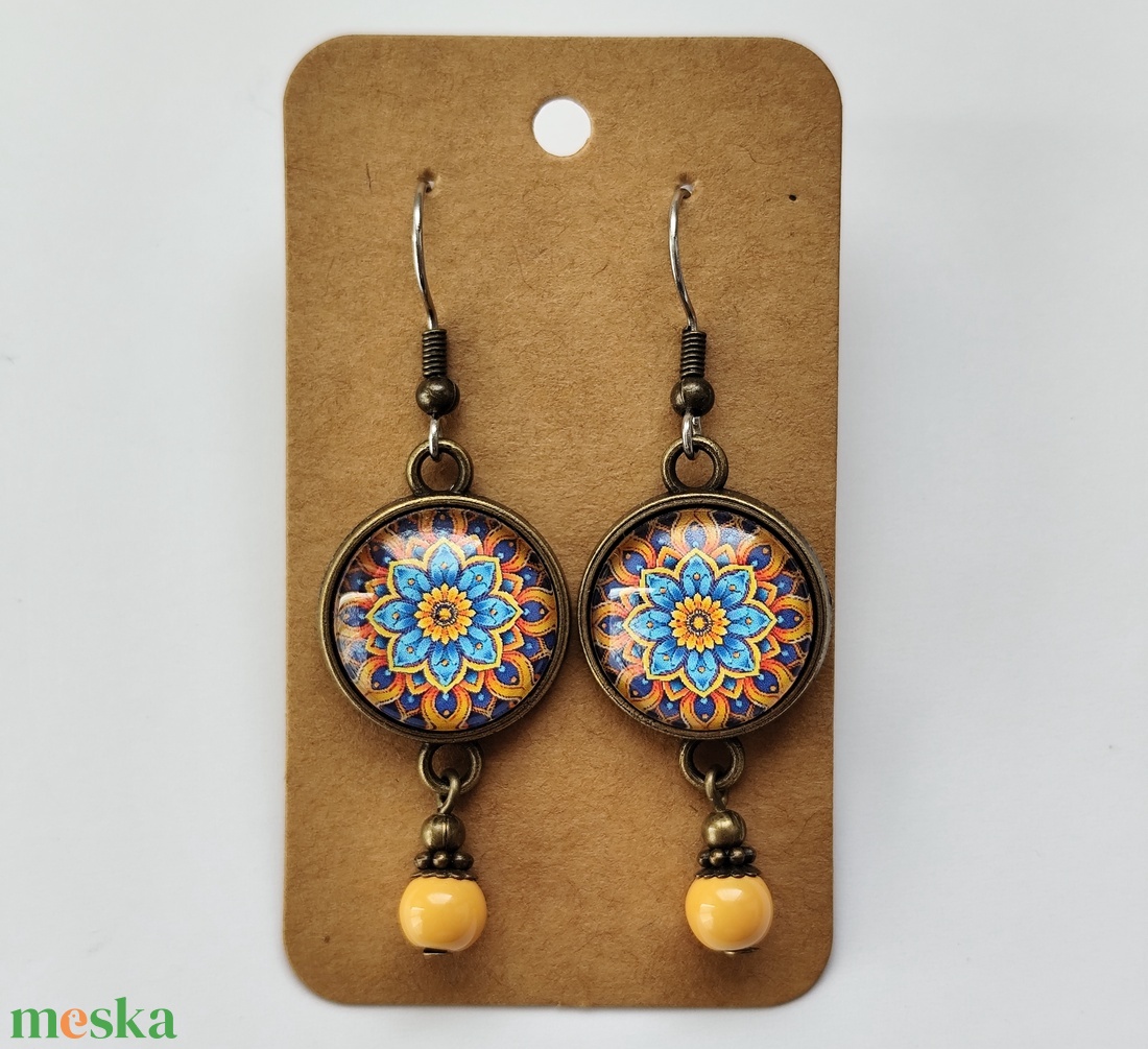 Üveglencsés fülbevaló mandala mintával - ékszer - fülbevaló - lógós kerek fülbevaló - Meska.hu
