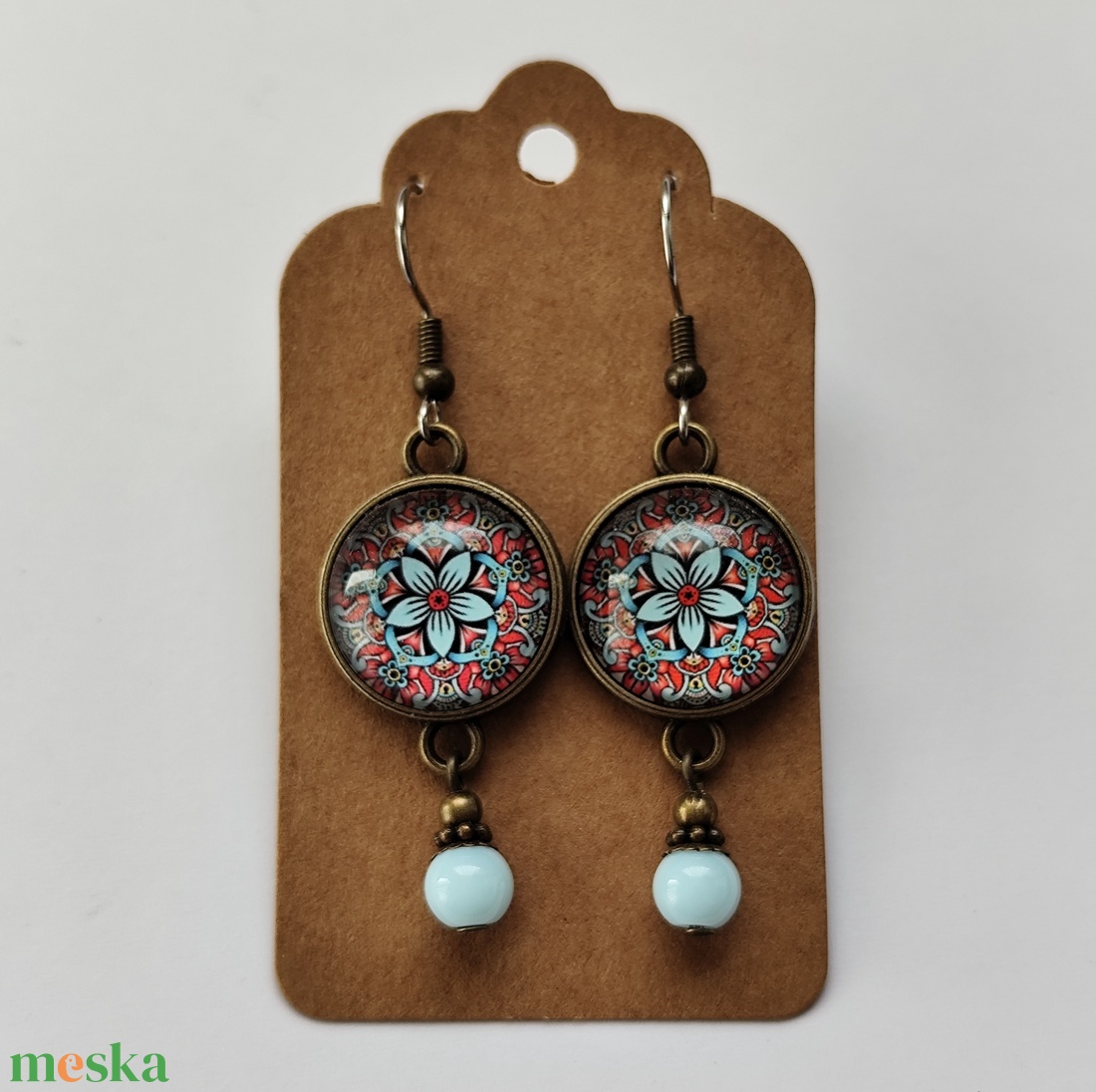 Üveglencsés fülbevaló mandala mintával - ékszer - fülbevaló - lógós kerek fülbevaló - Meska.hu