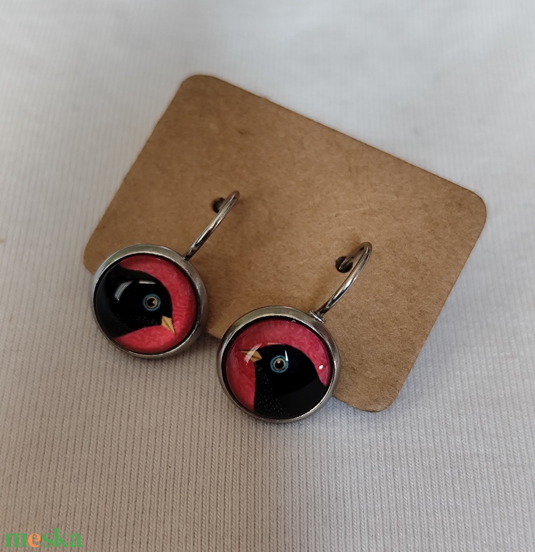 Madaras üveglencsés fülbevaló  - ékszer - fülbevaló - lógós kerek fülbevaló - Meska.hu