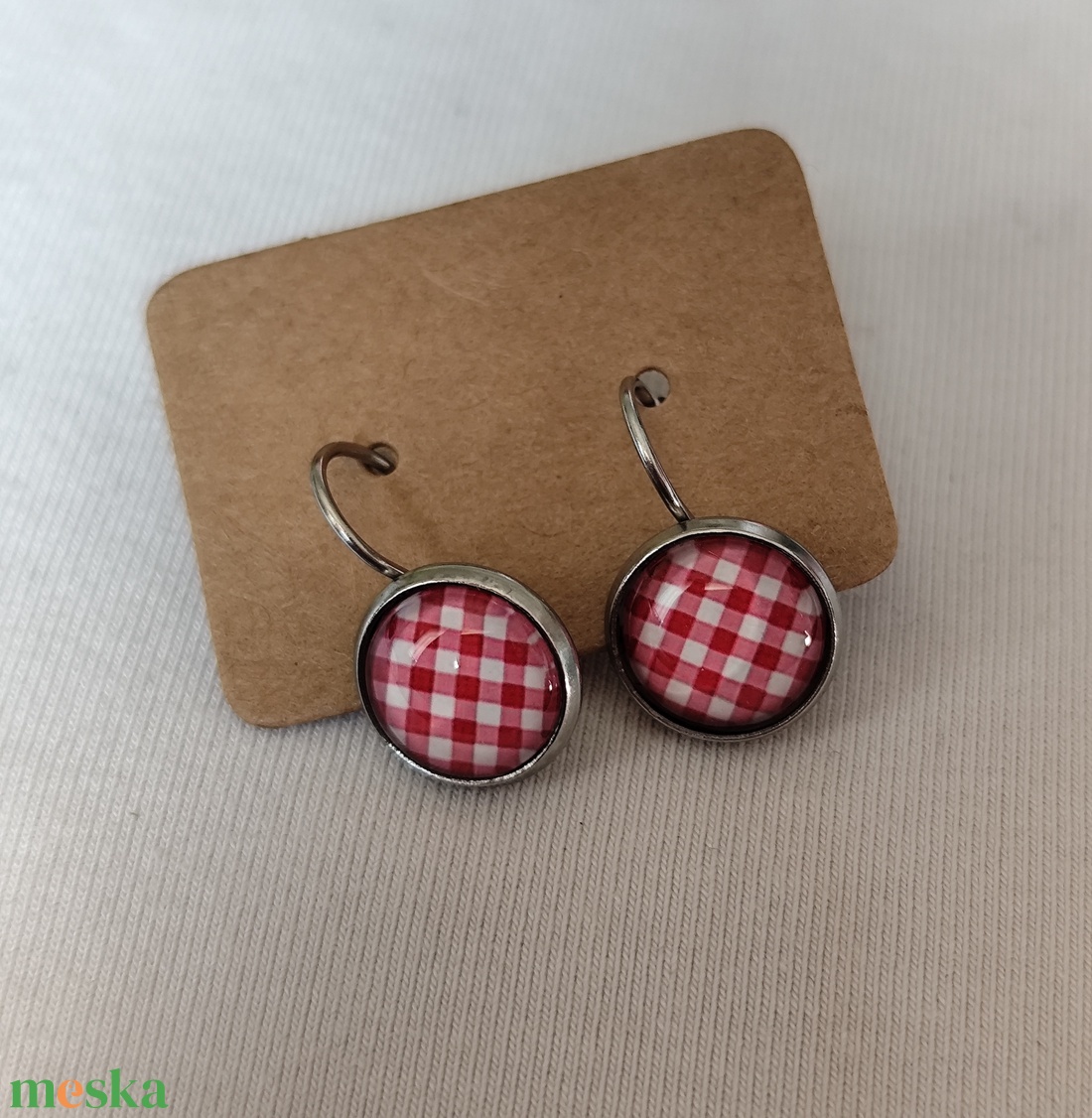 Pepita mintás üveglencsés fülbevaló  - ékszer - fülbevaló - lógós kerek fülbevaló - Meska.hu