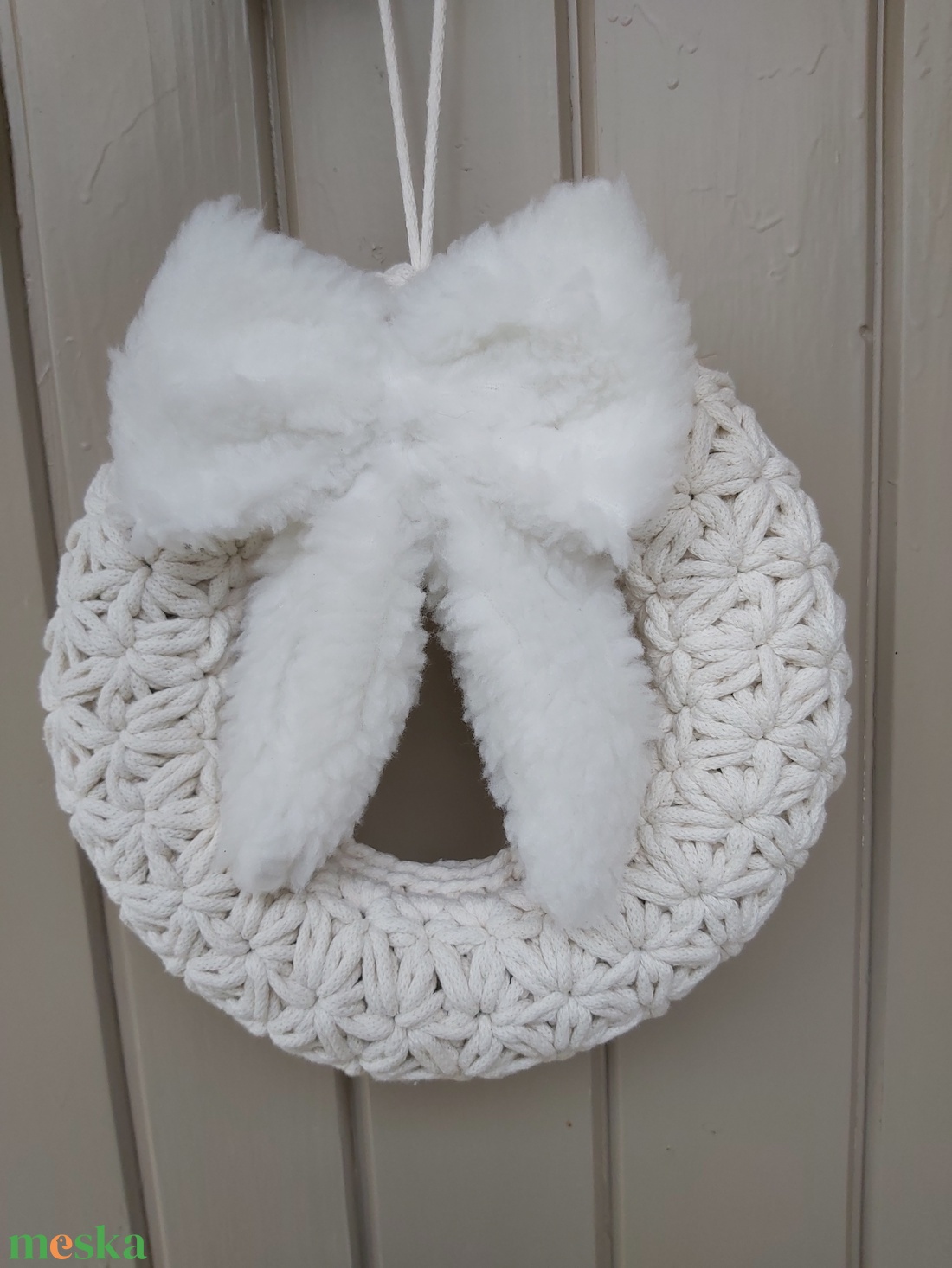 Jázmin mintás horgolt kopogtató világos krém színben, 28 cm átmérővel - karácsony - karácsonyi lakásdekoráció - karácsonyi ajtódíszek - Meska.hu