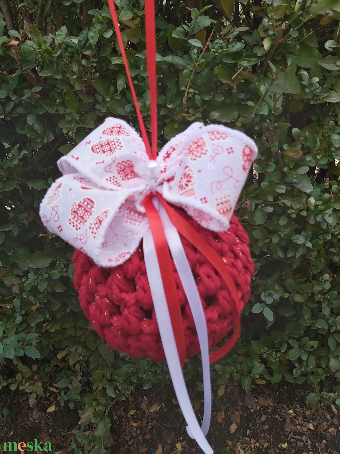 Horgolt karácsonyi függődísz, piros színű óriási méretű gömb  - karácsony - karácsonyi lakásdekoráció - karácsonyi lakásdíszek - Meska.hu