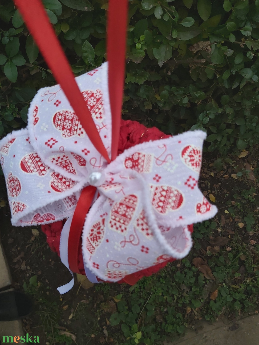 Horgolt karácsonyi függődísz, piros színű óriási méretű gömb  - karácsony - karácsonyi lakásdekoráció - karácsonyi lakásdíszek - Meska.hu