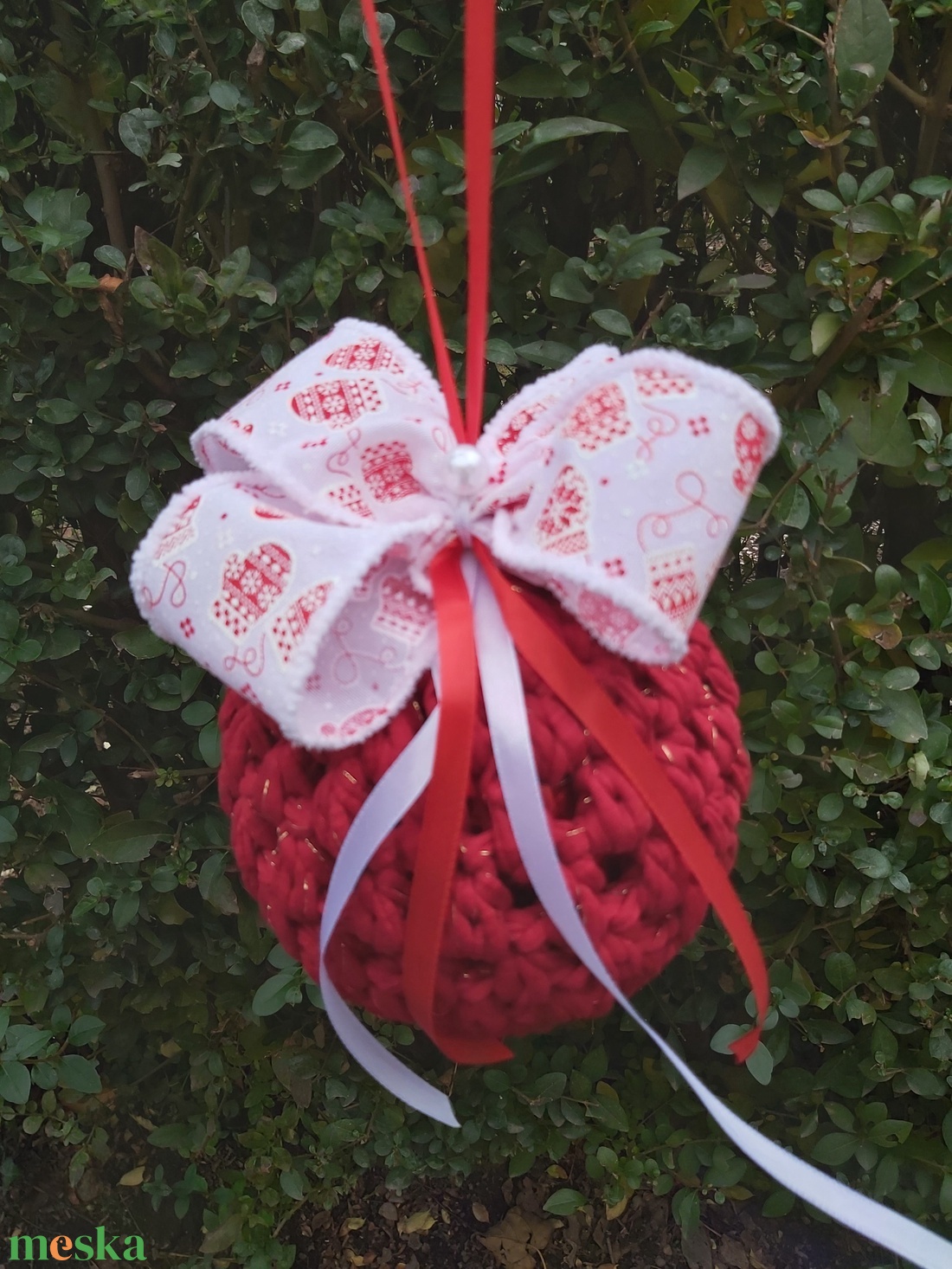 Horgolt karácsonyi függődísz, piros színű óriási méretű gömb  - karácsony - karácsonyi lakásdekoráció - karácsonyi lakásdíszek - Meska.hu