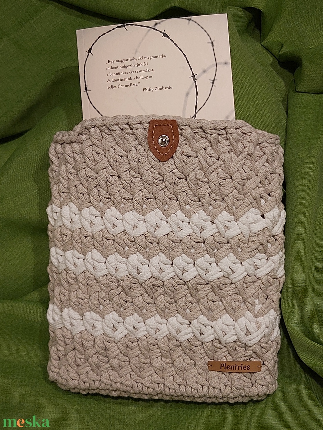 Horgolt könyvtartó, könyvtok újrahasznosított pamut zsinórfonalból, nagy könyvhöz is, patentos zárral. - könyv & zene - könyvtok - Meska.hu