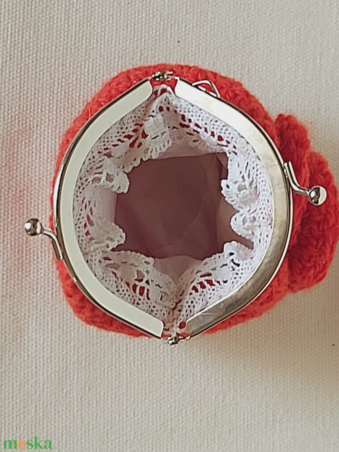 Piros horgolt mini csatos pénztárca elején szívvel - kézzel készült egyedi kiegészítő - táska & tok - pénztárca & más tok - aprópénztartó - Meska.hu