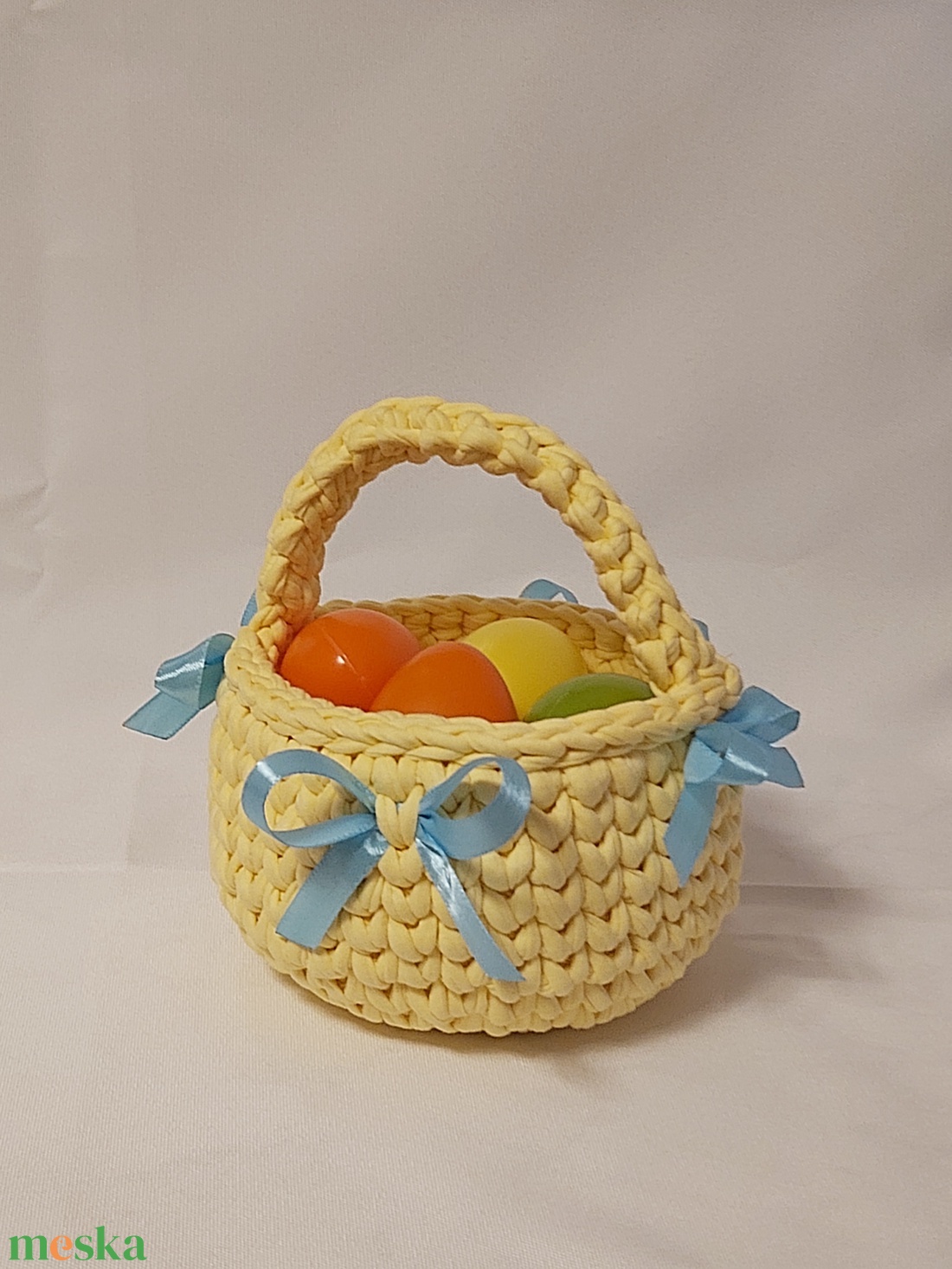 Horgolt sárga színű tavaszi kiskosár - otthon & életmód - dekoráció - asztal és polc dekoráció - dekorációs tál, tartó - Meska.hu