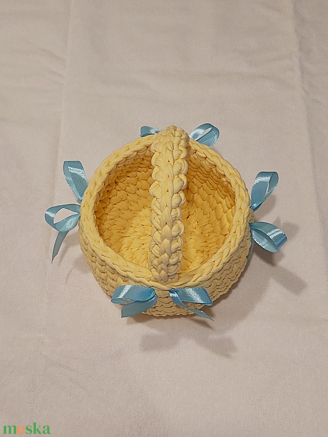 Horgolt sárga színű tavaszi kiskosár - otthon & életmód - dekoráció - asztal és polc dekoráció - dekorációs tál, tartó - Meska.hu