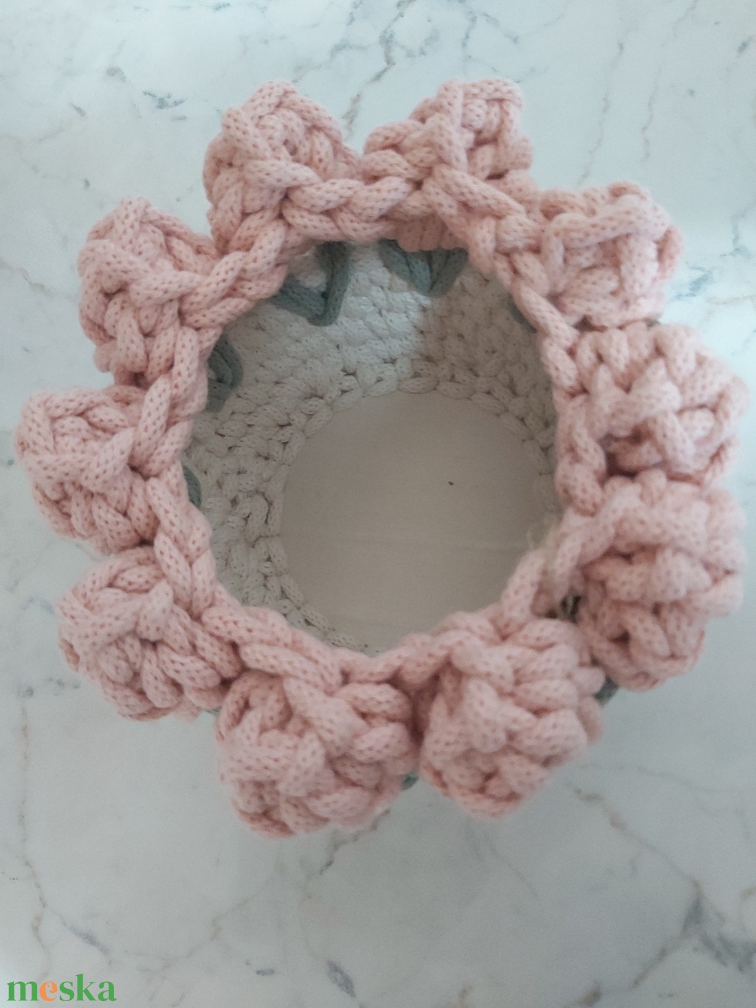 Horgolt tulipános kiskosár - otthon & életmód - dekoráció - asztal és polc dekoráció - dekorációs tál, tartó - Meska.hu