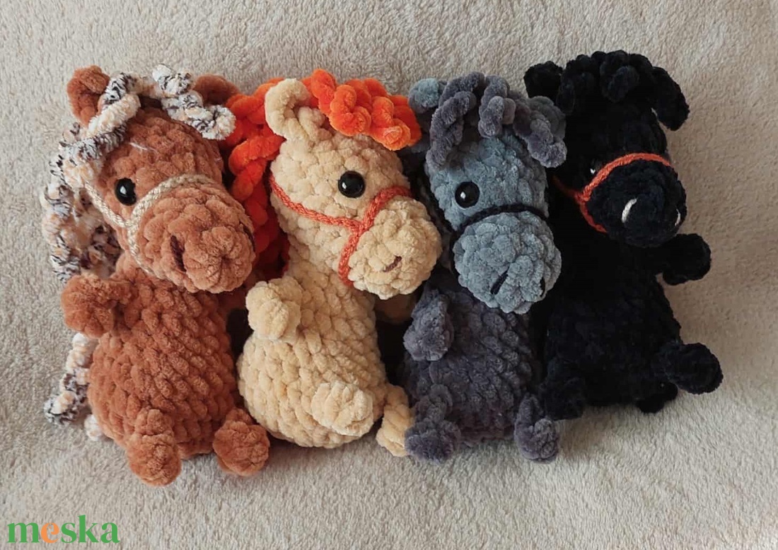 Lovacska  - horgolt, 14 cm - játék & sport - plüssállat & játékfigura - ló - Meska.hu