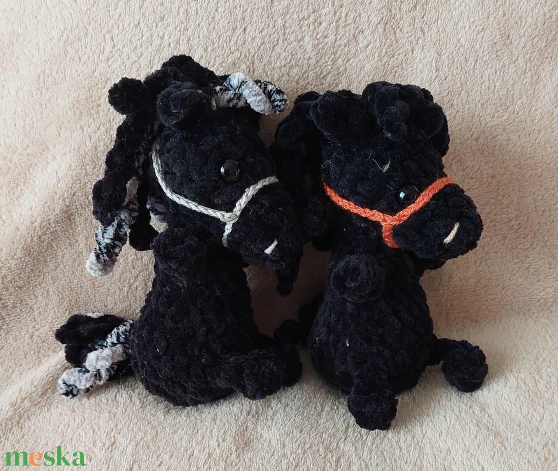 Lovacska  - horgolt, 14 cm - játék & sport - plüssállat & játékfigura - ló - Meska.hu