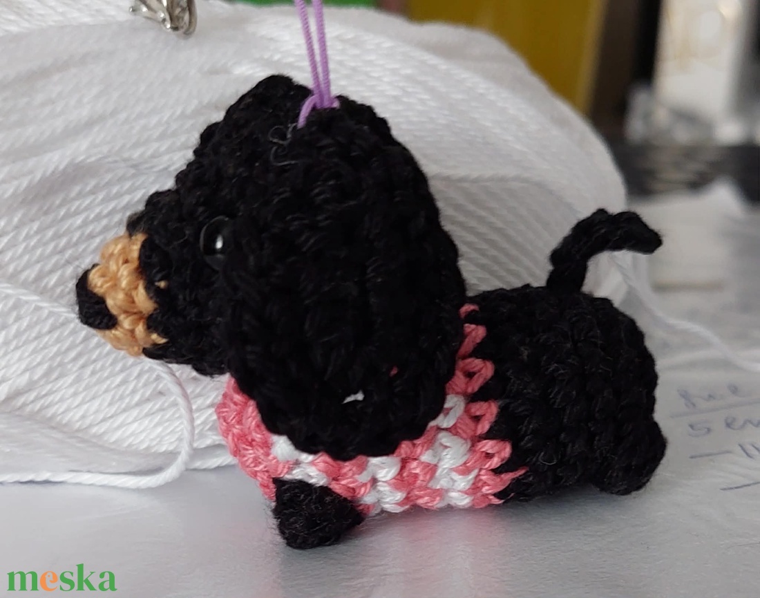 Horgolt tacskó - táska & tok - kulcstartó & táskadísz - kulcstartó - Meska.hu