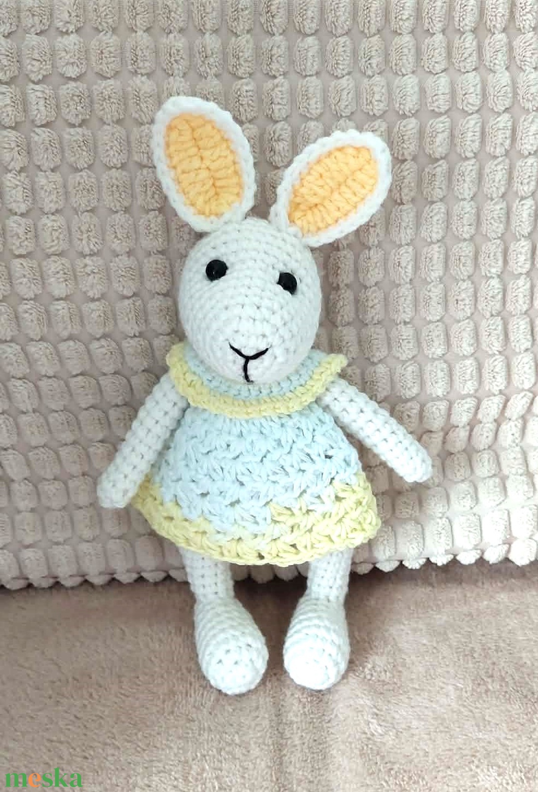 Horgolt nyuszi, ruhában - játék & sport - plüssállat & játékfigura - nyuszi - Meska.hu