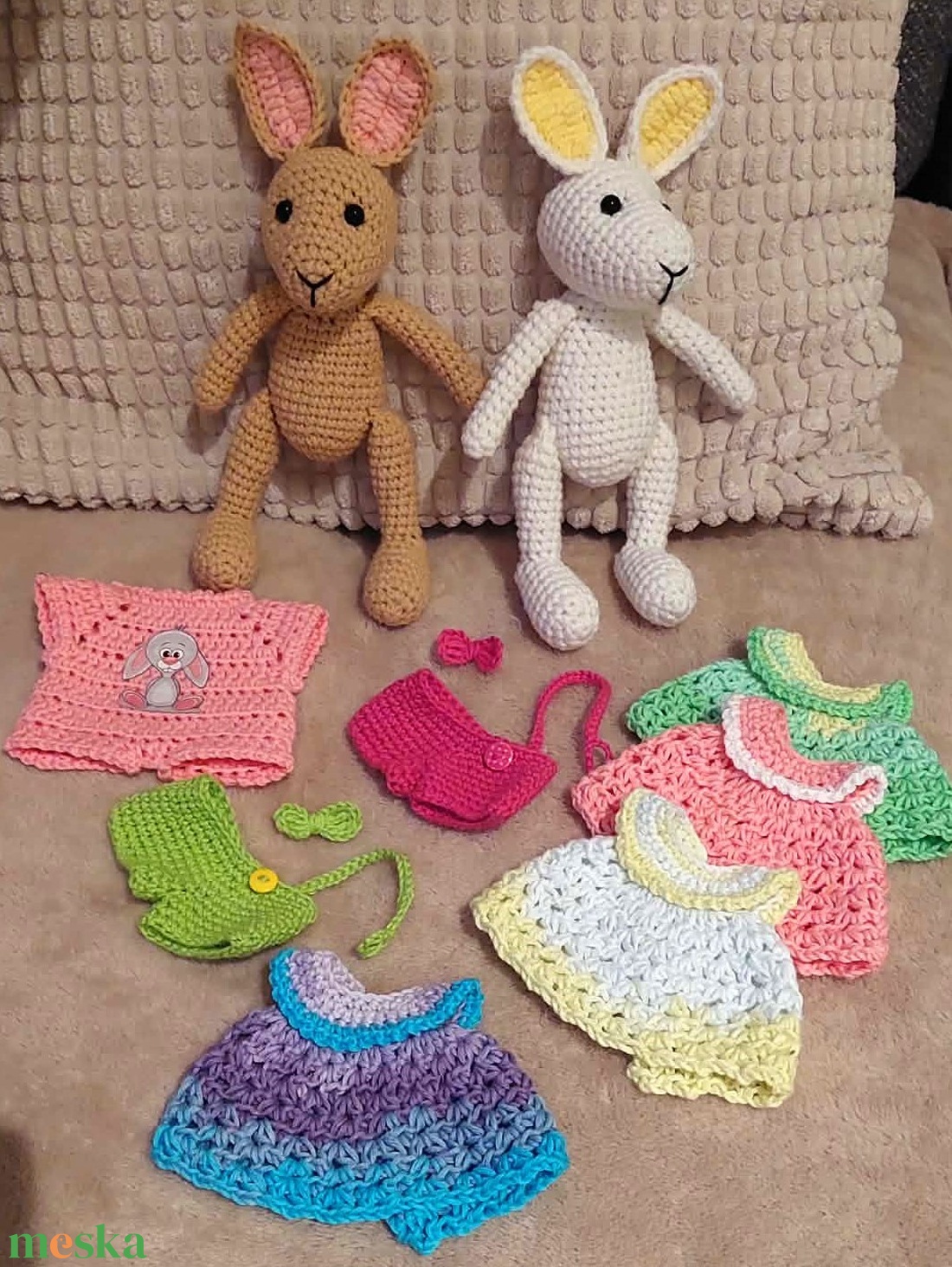 Horgolt nyuszik, ruhákkal (11 db) - játék & sport - plüssállat & játékfigura - nyuszi - Meska.hu