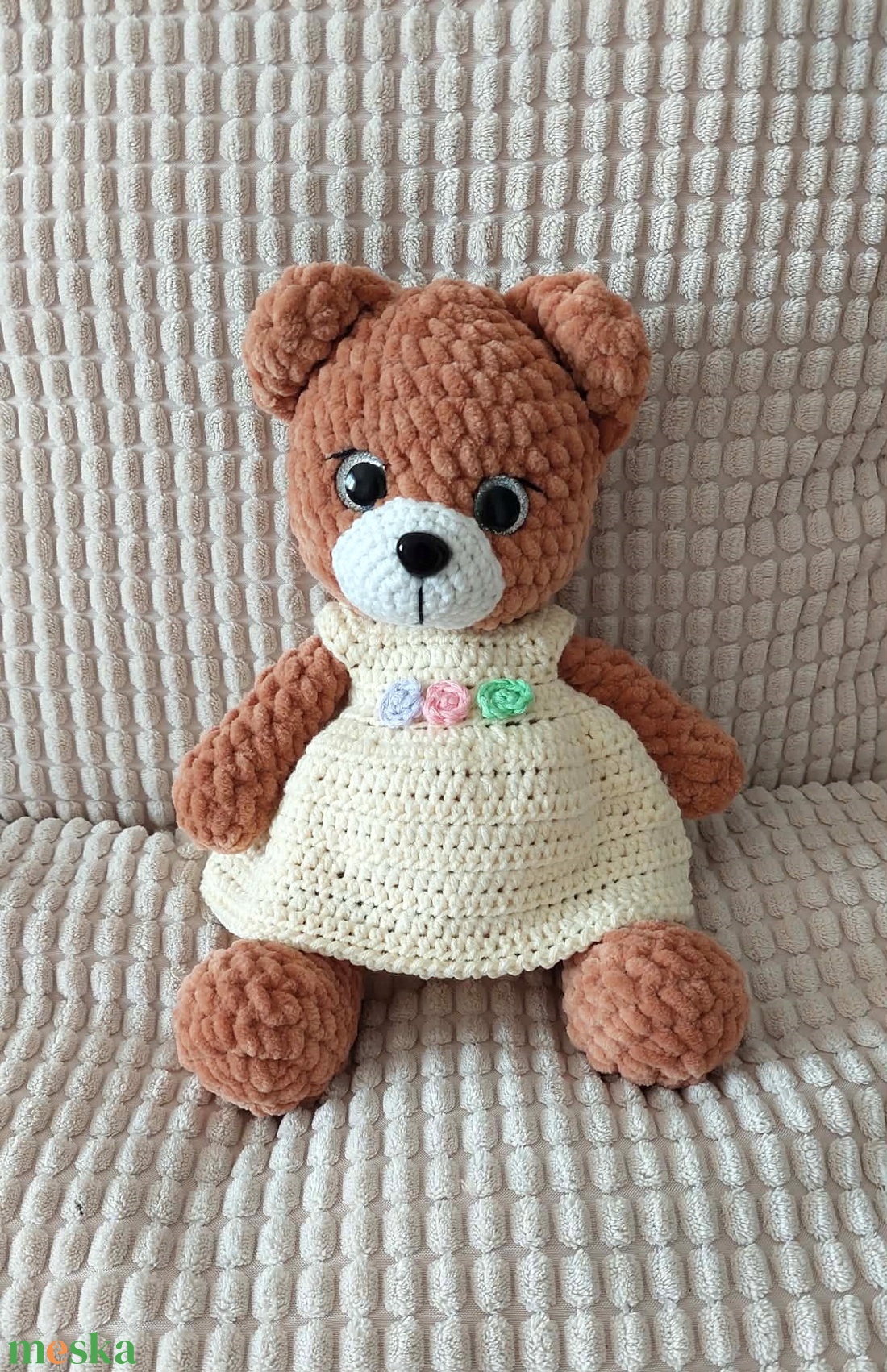 Horgolt maci, ruhával - játék & sport - plüssállat & játékfigura - maci - Meska.hu