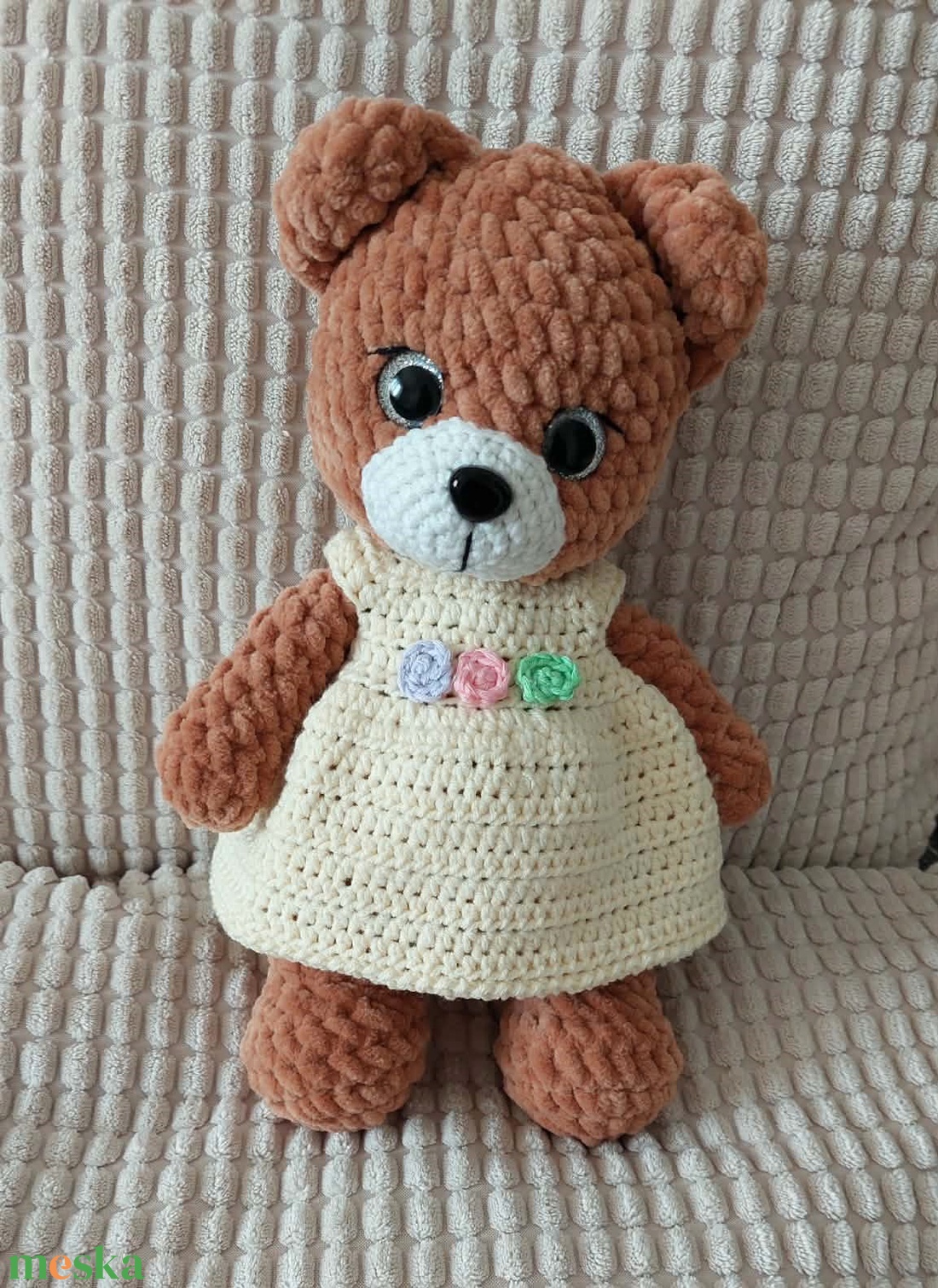 Horgolt maci, ruhával - játék & sport - plüssállat & játékfigura - maci - Meska.hu