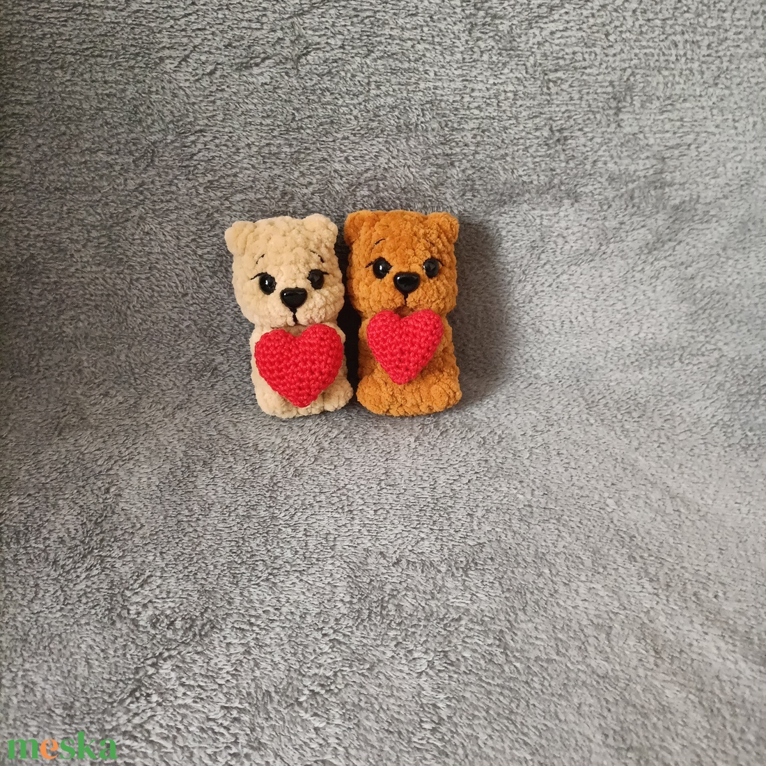 Horgolt macik szívvel  - játék & sport - plüssállat & játékfigura - maci - Meska.hu