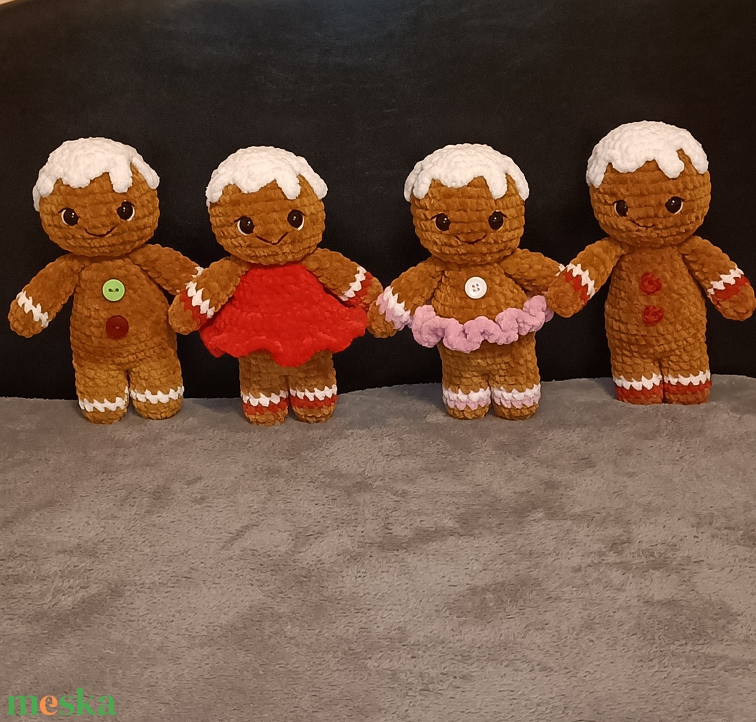 Horgolt mézeskalácsok - karácsony - karácsonyi lakásdekoráció - karácsonyi manók, figurák - Meska.hu