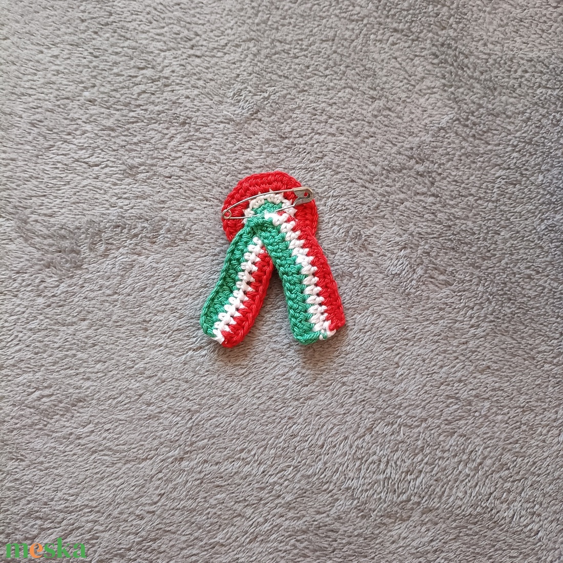 Horgolt kokárda- közepes(7 cm) - esküvő - kiegészítők - kitűző - Meska.hu