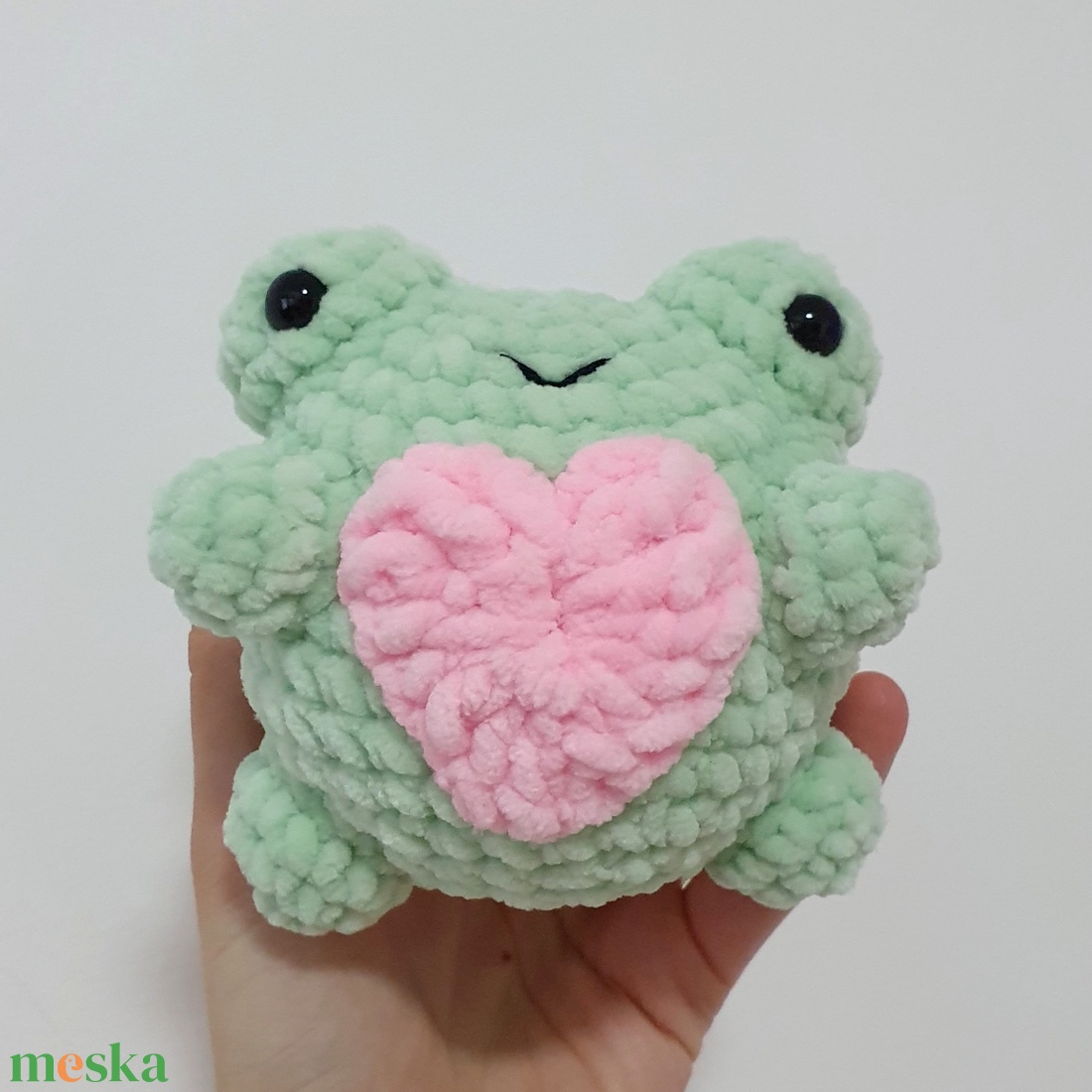 Horgolt amigurumi plüss szívecskés béka - játék & sport - plüssállat & játékfigura - béka - Meska.hu Horgolt amigurumi plüss szívecskés béka - játék & sport - plüssállat & játékfigura - béka - Meska.hu