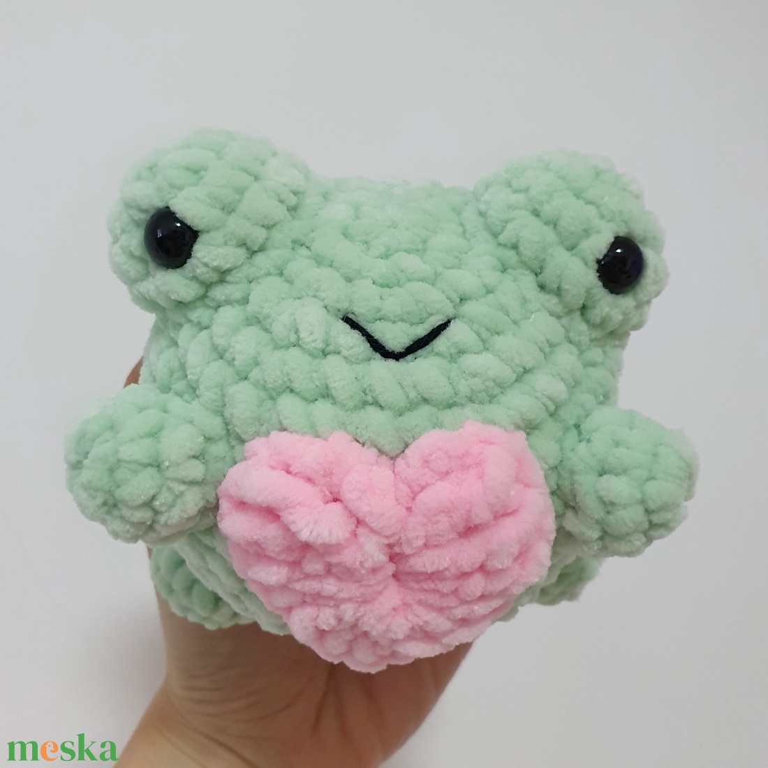 Horgolt amigurumi plüss szívecskés béka - játék & sport - plüssállat & játékfigura - béka - Meska.hu Horgolt amigurumi plüss szívecskés béka - játék & sport - plüssállat & játékfigura - béka - Meska.hu