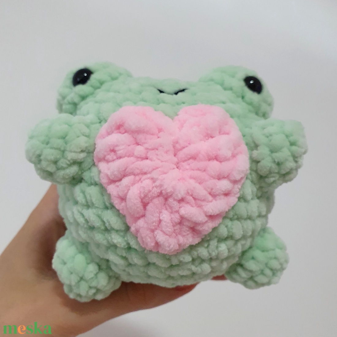 Horgolt amigurumi plüss szívecskés béka - játék & sport - plüssállat & játékfigura - béka - Meska.hu Horgolt amigurumi plüss szívecskés béka - játék & sport - plüssállat & játékfigura - béka - Meska.hu