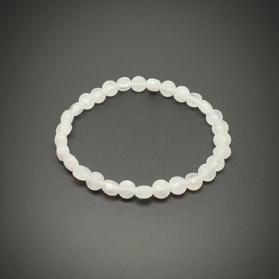 Fazettált hegyikristály korong ásvány karkötő 6�4mm - ékszer - karkötő - ásványkarkötő - Meska.hu