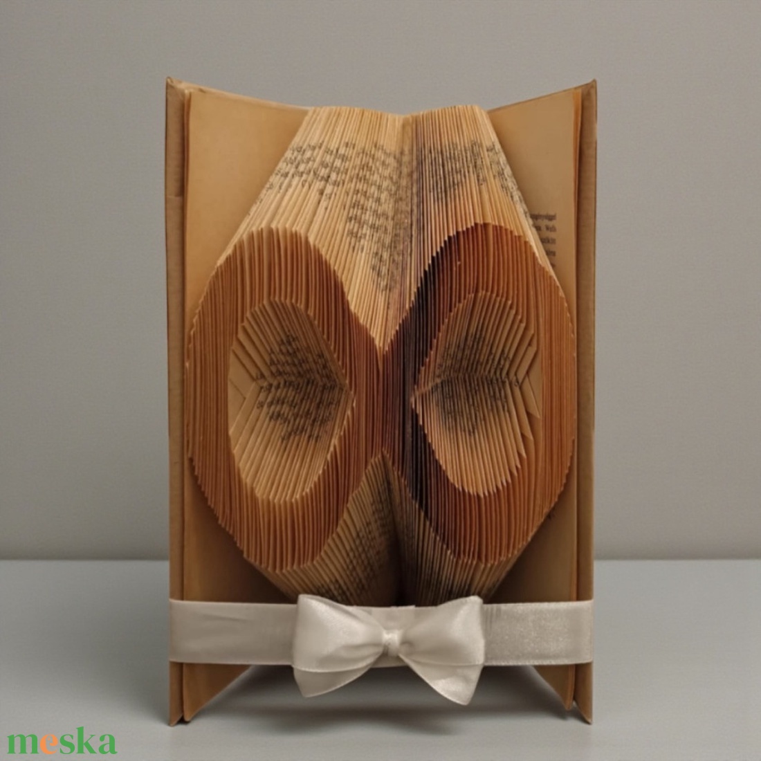 Végtelen jeles könyvszobor - otthon & életmód - dekoráció - asztal és polc dekoráció - könyvszobor - Meska.hu