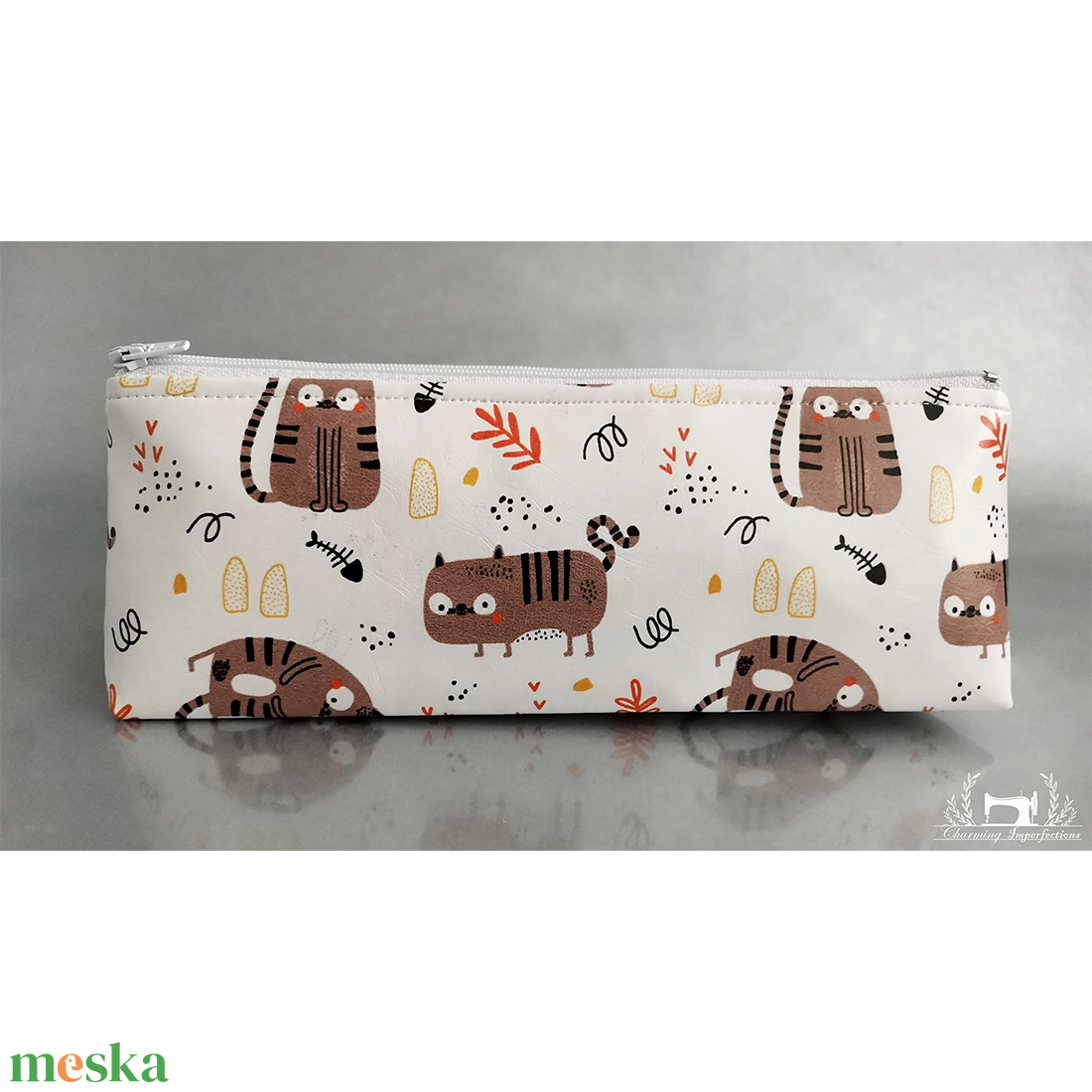 Háromszög formájú neszeszer / sminkes táska / tolltartó - Barna macskák - táska & tok - neszesszer - Meska.hu