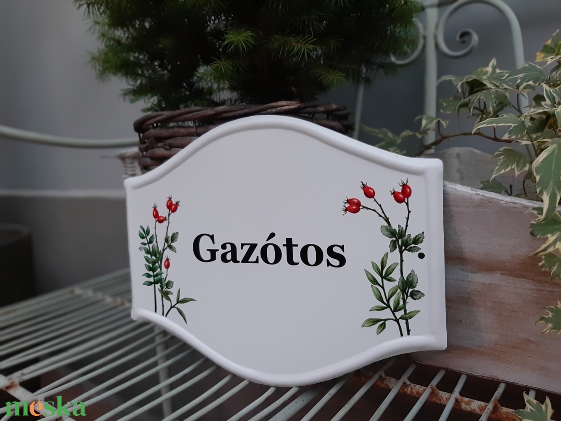 Házszám/utca tábla csipkebogyó mintával - otthon & életmód - ház & kert - házszám - Meska.hu Házszám/utca tábla csipkebogyó mintával - otthon & életmód - ház & kert - házszám - Meska.hu