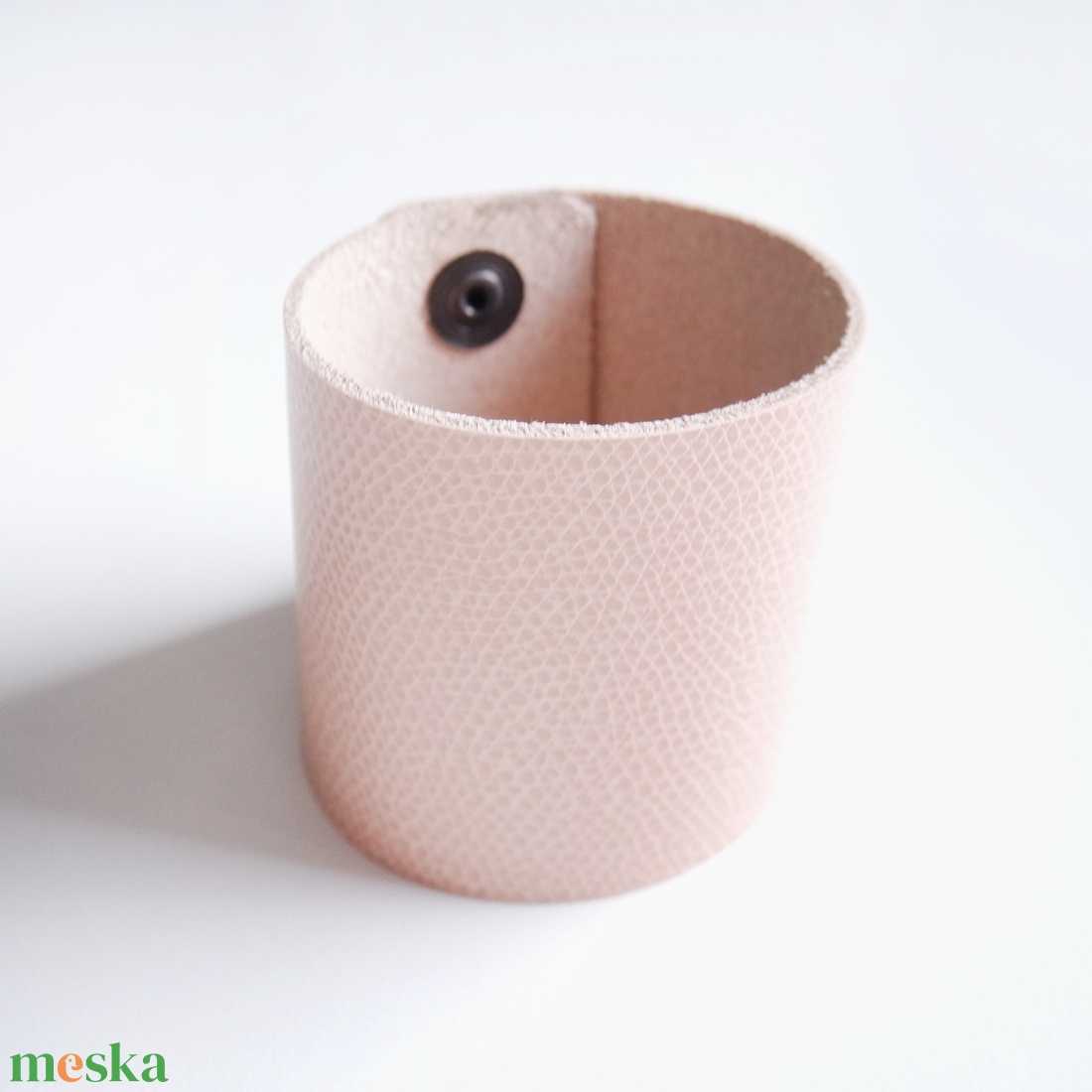 Sand Salmon Széles bőr karkötő - ékszer - karkötő - széles karkötő - Meska.hu