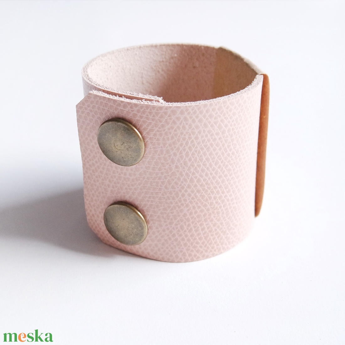 Sand Salmon Széles bőr karkötő - ékszer - karkötő - széles karkötő - Meska.hu