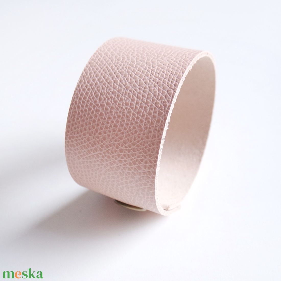 Sand Salmon Középszéles bőr karkötő - ékszer - karkötő - széles karkötő - Meska.hu