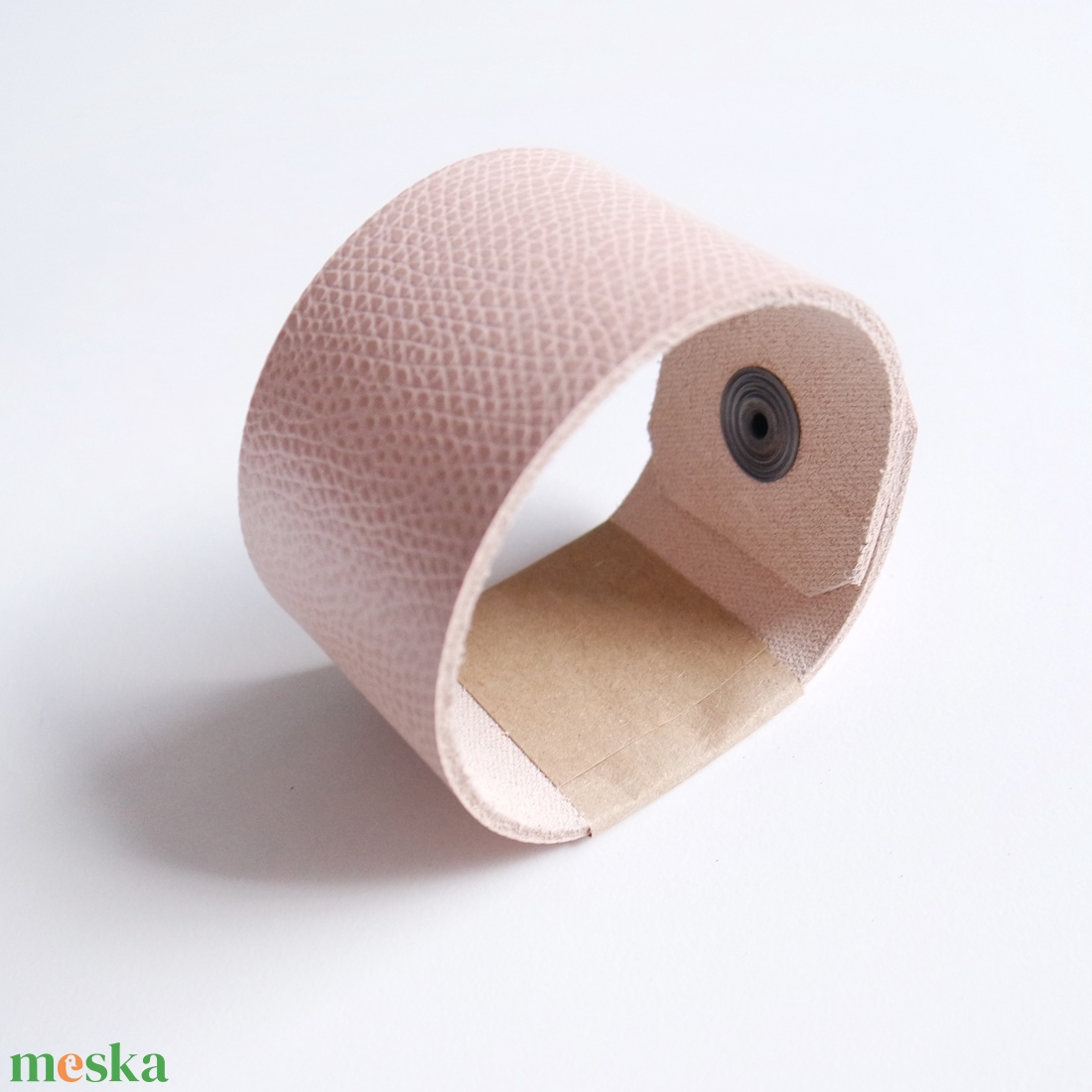 Sand Salmon Középszéles bőr karkötő - ékszer - karkötő - széles karkötő - Meska.hu