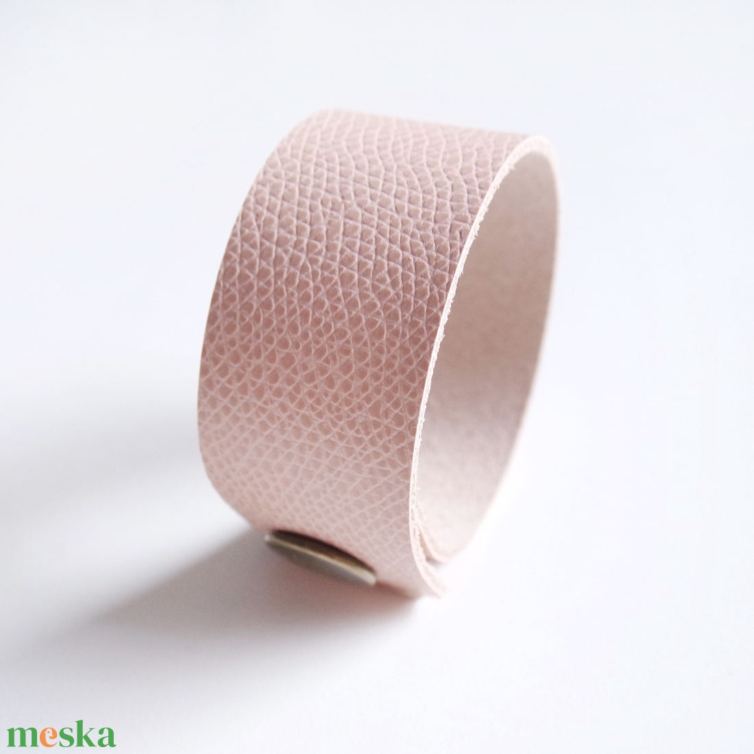 Sand Salmon Keskeny bőr karkötő - ékszer - karkötő - széles karkötő - Meska.hu