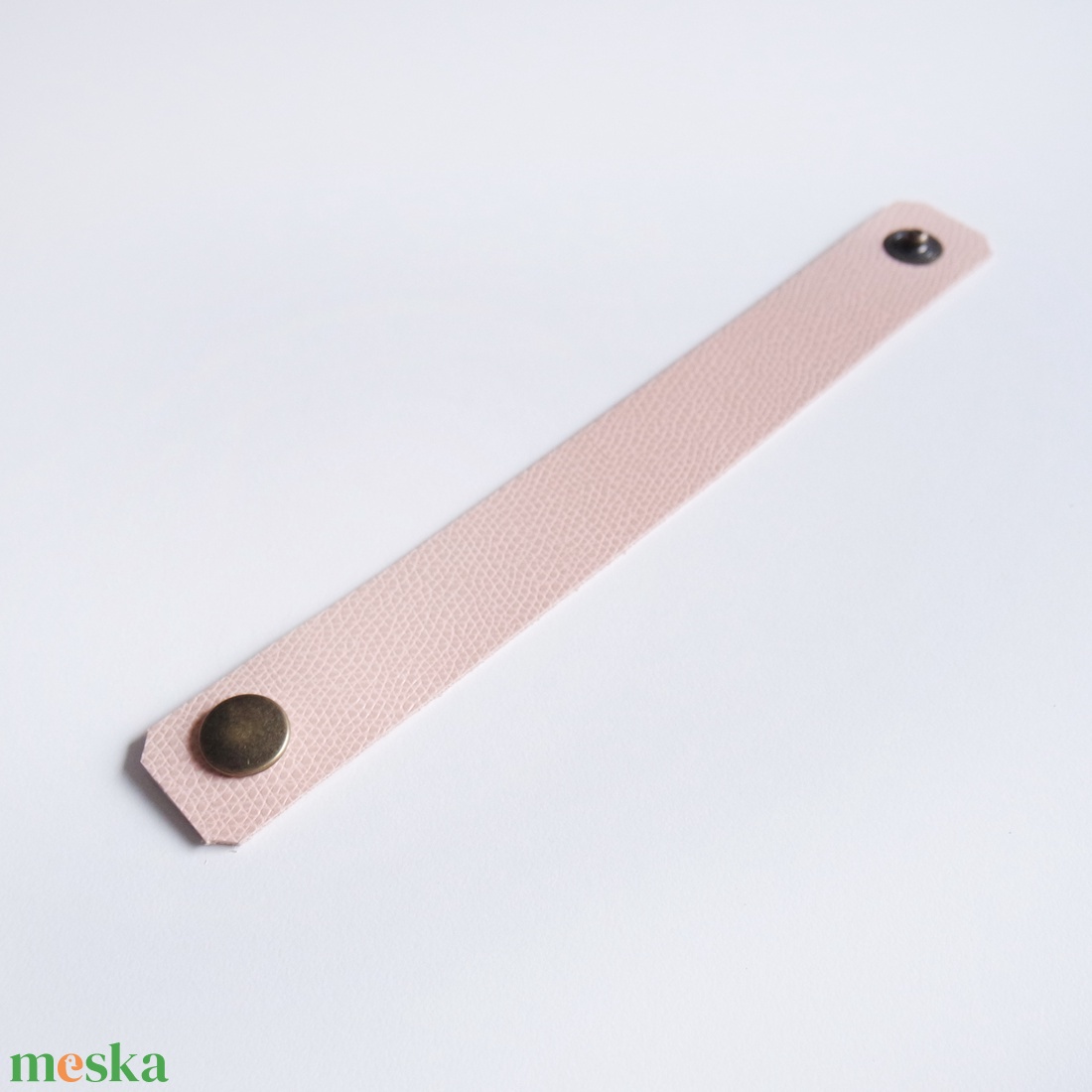 Sand Salmon Keskeny bőr karkötő - ékszer - karkötő - széles karkötő - Meska.hu