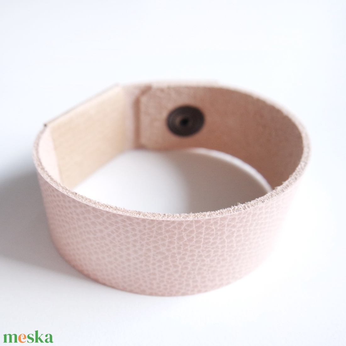 Sand Salmon Keskeny bőr karkötő - ékszer - karkötő - széles karkötő - Meska.hu