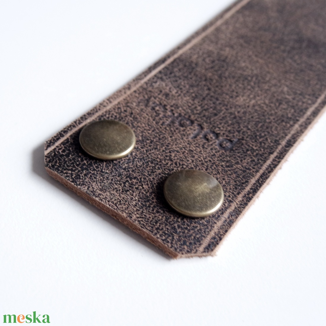 MARSABIT Patentos bőr karkötő - 5 cm széles - Sötétbarna marhabőr karpánt - ékszer - karkötő - széles karkötő - Meska.hu