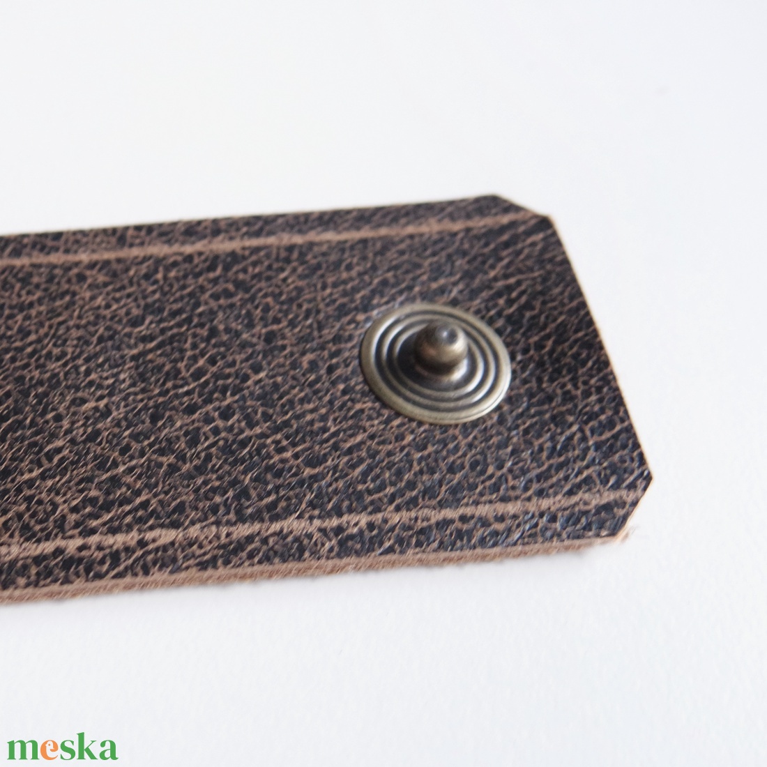 MARSABIT Patentos bőr karkötő - 3.5 cm széles - Sötétbarna marhabőr karpánt - ékszer - karkötő - széles karkötő - Meska.hu