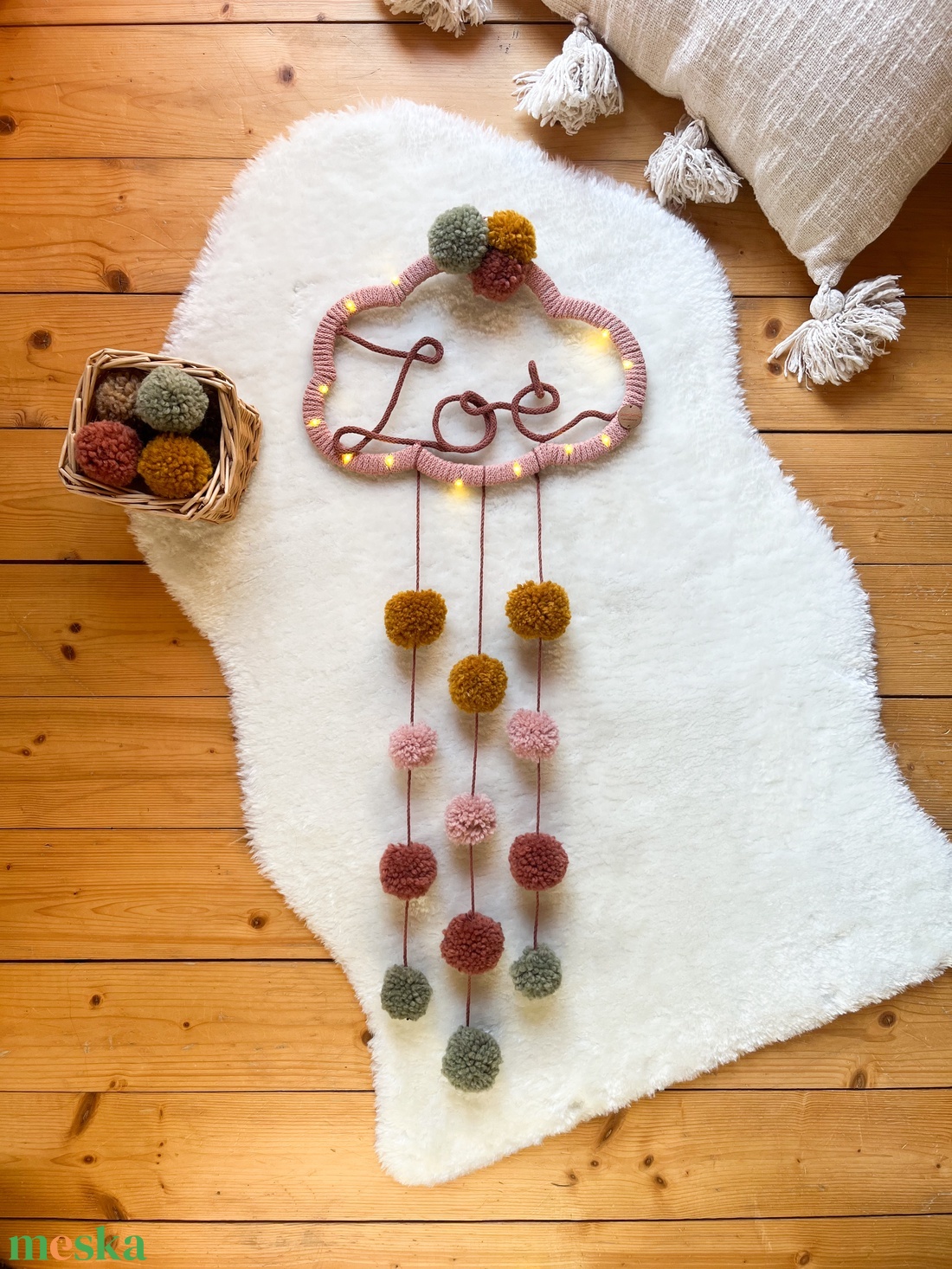 Névre szóló pompom felhő falidísz, éjszakai világítás - pompon felhőcske éjjeli fény, Ajándék dísz névvel - otthon & életmód - babaszoba, gyerekszoba - babaszoba, gyerekszoba - Meska.hu