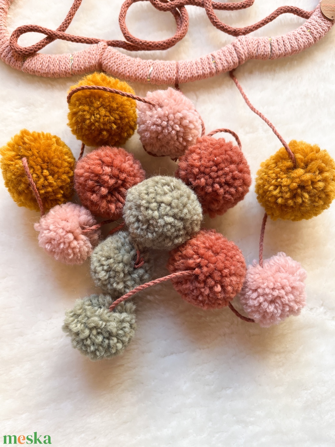 Névre szóló pompom felhő falidísz, éjszakai világítás - pompon felhőcske éjjeli fény, Ajándék dísz névvel - otthon & életmód - babaszoba, gyerekszoba - babaszoba, gyerekszoba - Meska.hu