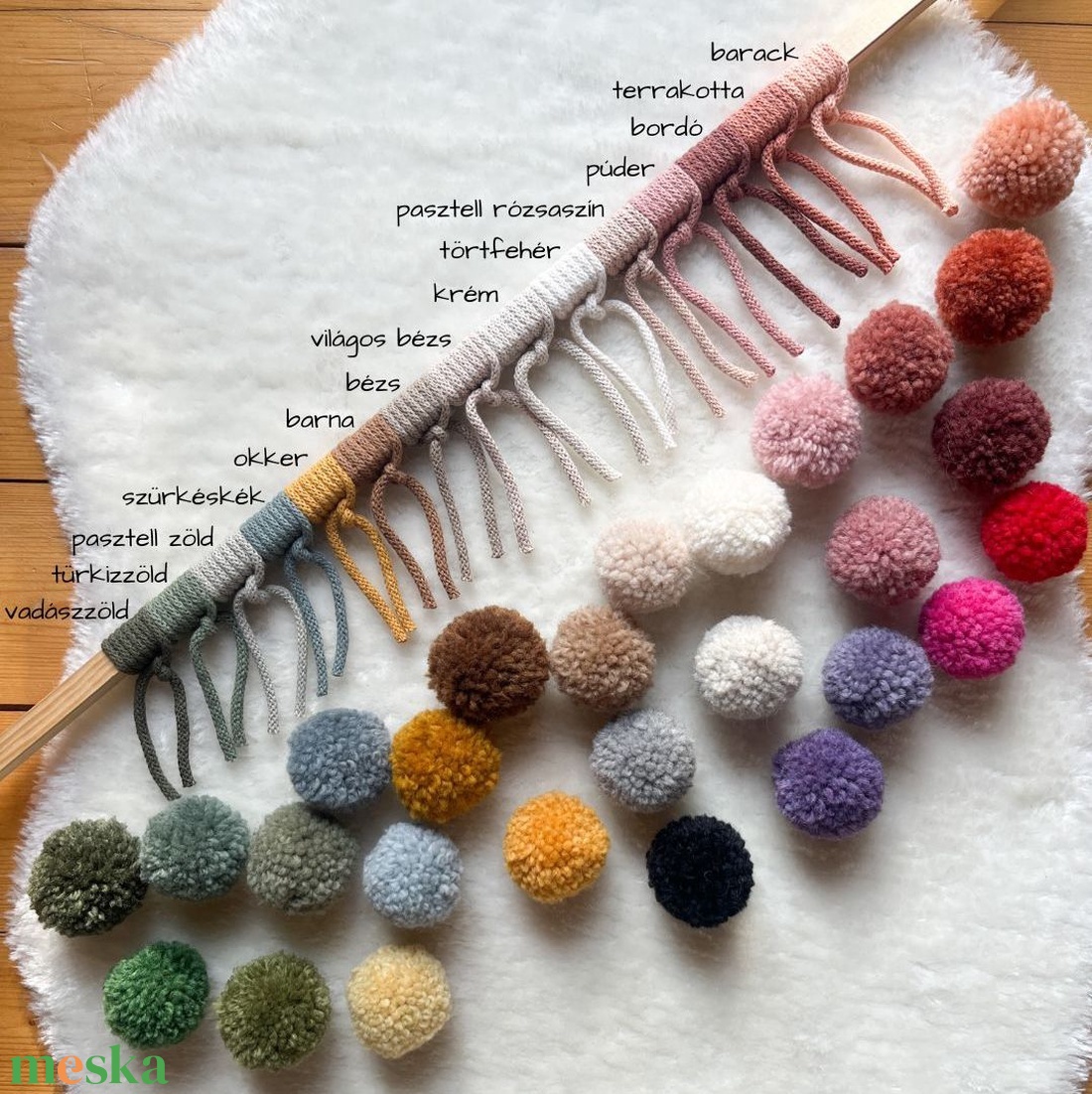 Világító hold fali dísz névvel, pompom éjszakai lámpa, éjjeli világítás - pompon hold éjjeli fény, Ajándék névvel - otthon & életmód - babaszoba, gyerekszoba - babaszoba dekoráció - Meska.hu