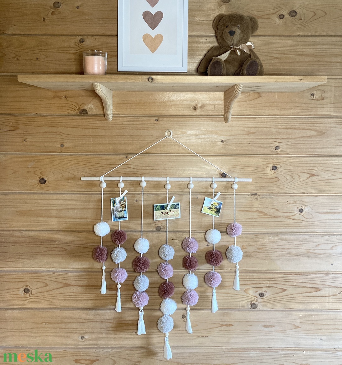 Pompom fotós fali dekoráció - pompomos faldísz, pompon dísz - otthon & életmód - dekoráció - fali és függő dekoráció - függődísz - Meska.hu