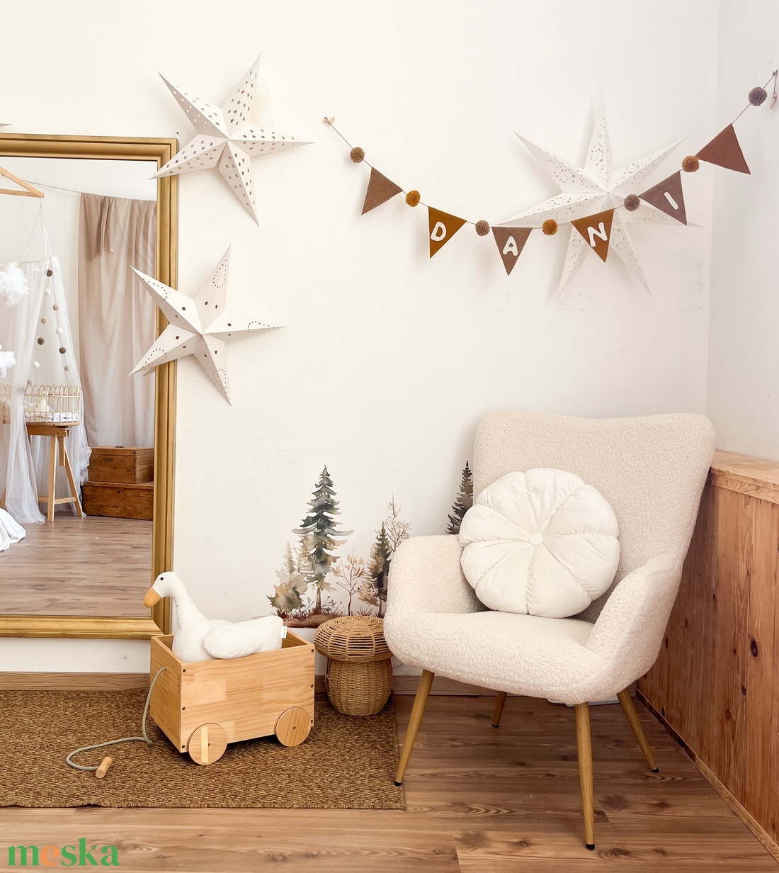 Gyapjúfilc zászlófüzér egyedi név felirattal pompom díszítéssel - Pompon zászló girland névvel - Névre szóló ajándék - otthon & életmód - babaszoba, gyerekszoba - babaszoba dekoráció - Meska.hu