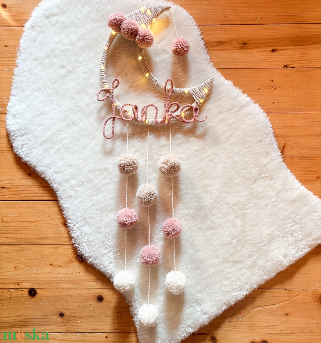 Névre szóló HOLD éjjeli fény - Pompom éjszakai világítás fali dekoráció - Világító pompon falidísz - Egyedi ajándék - baba - mama - babaszoba dekoráció - éjszakai fény - Meska.hu