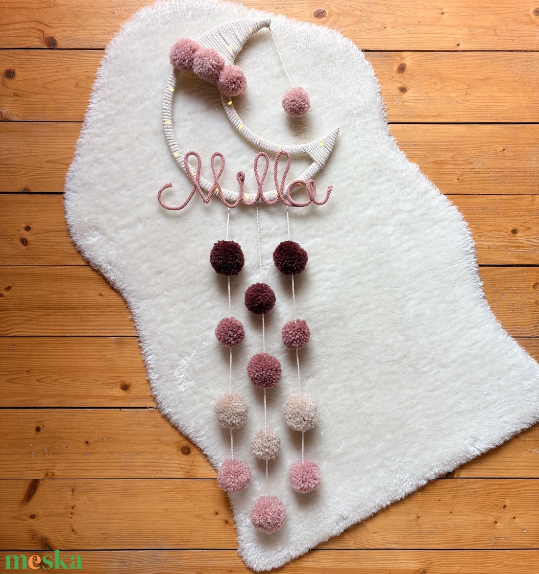 Névre szóló HOLD éjjeli fény - Pompom éjszakai világítás fali dekoráció - Világító pompon falidísz - Egyedi ajándék - baba - mama - babaszoba dekoráció - éjszakai fény - Meska.hu