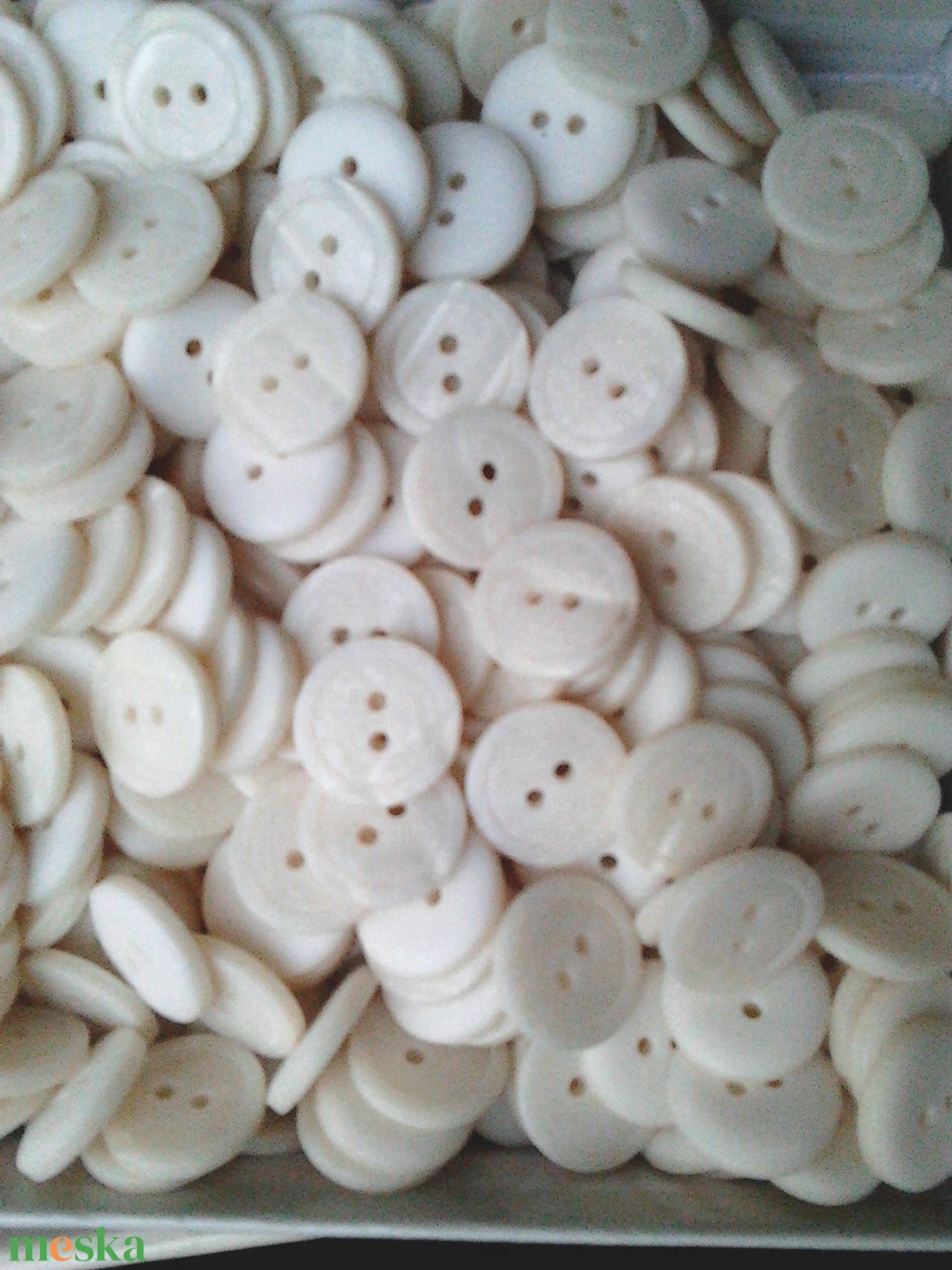 17 mm-es gomb csont színű 50 db - rövidáru - gomb - műanyag gomb - Meska.hu 17 mm-es gomb csont színű 50 db - rövidáru - gomb - műanyag gomb - Meska.hu