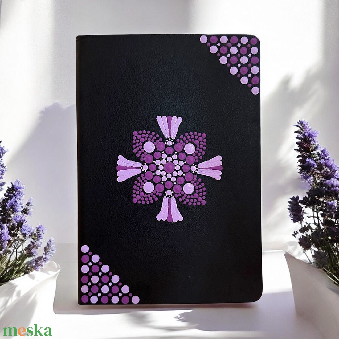 Fekete A5-ös műbőr jegyzetfüzet szatén fényű világos és sötét lila színű pontmandalával, 14,5x21 cm, 80 lapos vonalas - otthon & életmód - papír, írószer - jegyzetfüzet & napló - Meska.hu Fekete A5-ös műbőr jegyzetfüzet szatén fényű világos és sötét lila színű pontmandalával, 14,5x21 cm, 80 lapos vonalas - otthon & életmód - papír, írószer - jegyzetfüzet & napló - Meska.hu
