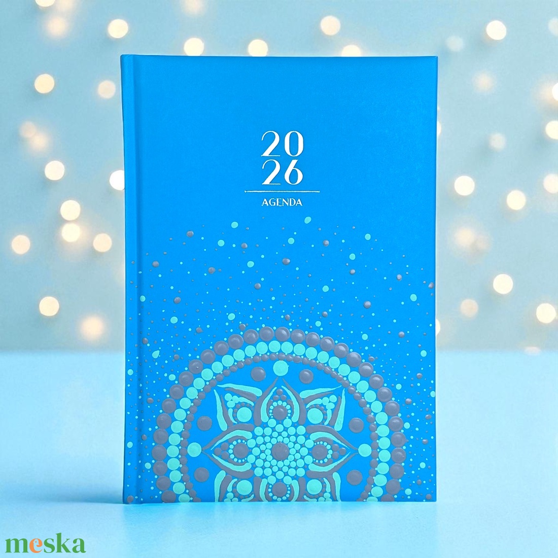 2026. évi aqua műbőr A/5 napi határidőnapló szatén fényű szürke és matt menta színű pontmandalával 21x14,8 cm - otthon & életmód - papír, írószer - naptár & tervező - Meska.hu 2026. évi aqua műbőr A/5 napi határidőnapló szatén fényű szürke és matt menta színű pontmandalával 21x14,8 cm - otthon & életmód - papír, írószer - naptár & tervező - Meska.hu