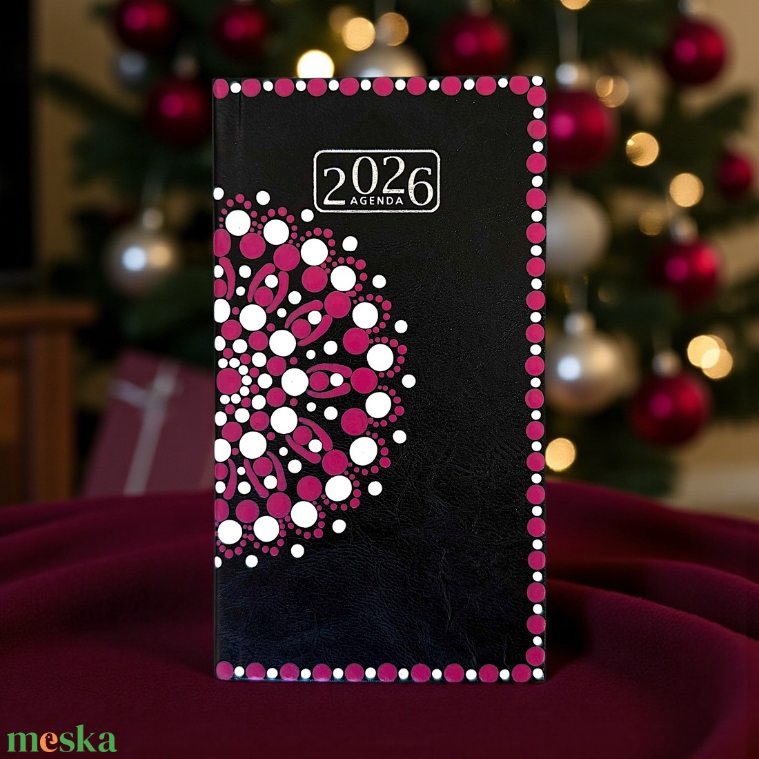2026. évi fekete műbőr zsebnaptár pink és fehér színű pontmandalával 9,5x17 cm - otthon & életmód - papír, írószer - naptár & tervező - Meska.hu